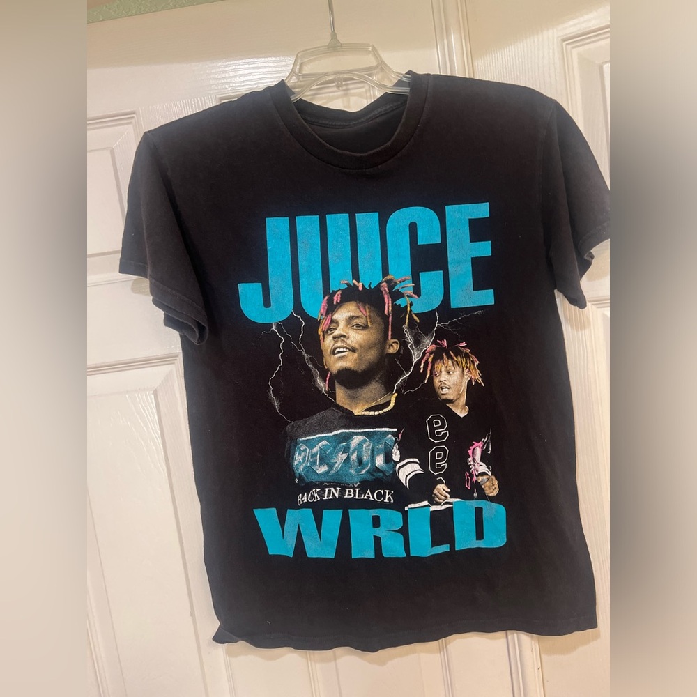 Juice Wrld Back in Black Graphic Print TShirt Size   S Rap Emo Punk‎ Grunge Tee